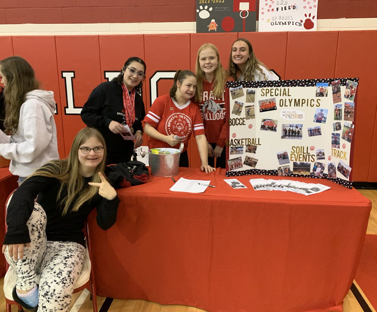 It was great meeting so many incoming freshmen last night! We can’t wait for you to be Bulldogs. 🐾❤️🐾🖤🐾🤍🐾