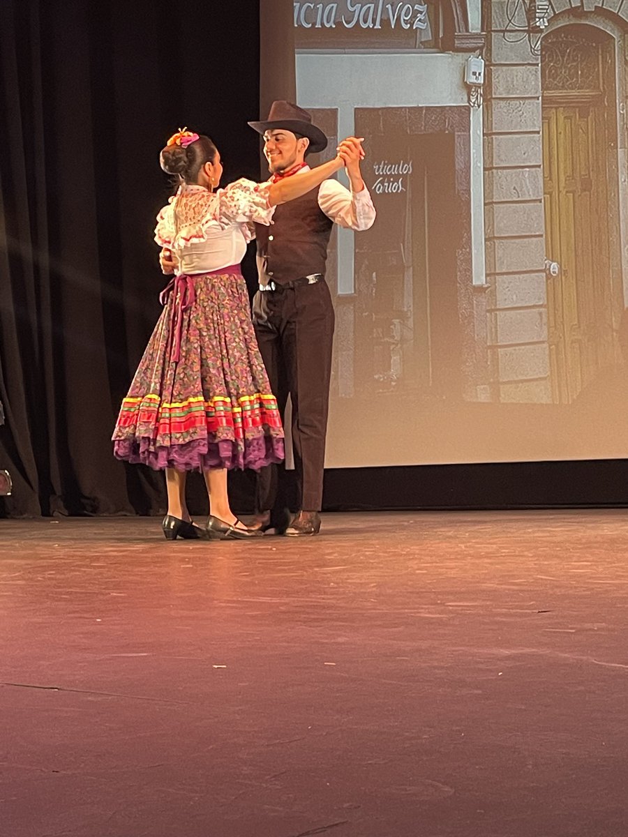 PS380k's tweet photo. Our first grade students enjoyed learning about Mexican traditions with the Calpulli Mexican dance company at the queens theater #traditions💃#exploringculture 🇲🇽@aparache14 @District14Supt https://t.co/KF95NrfmtC
