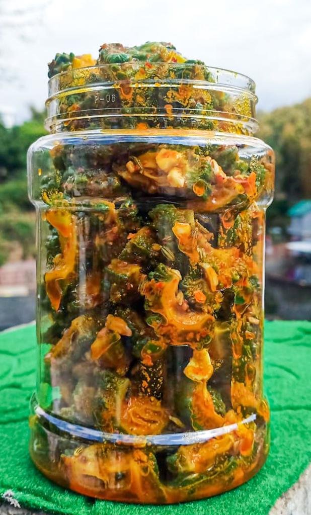 MasalaMonk's tweet photo. #BackInStock
Karela or Bitter Melon or Bitter Gourd Pickle (Himalayan).

Pickle of Karela / Bitter Gourd or Melon grown in Himalayas, made using locally sourced ingredients and Cold Pressed Mustard Oil.

Shop here: https://t.co/qtEEay4xO6 https://t.co/hrjN0Bitxw