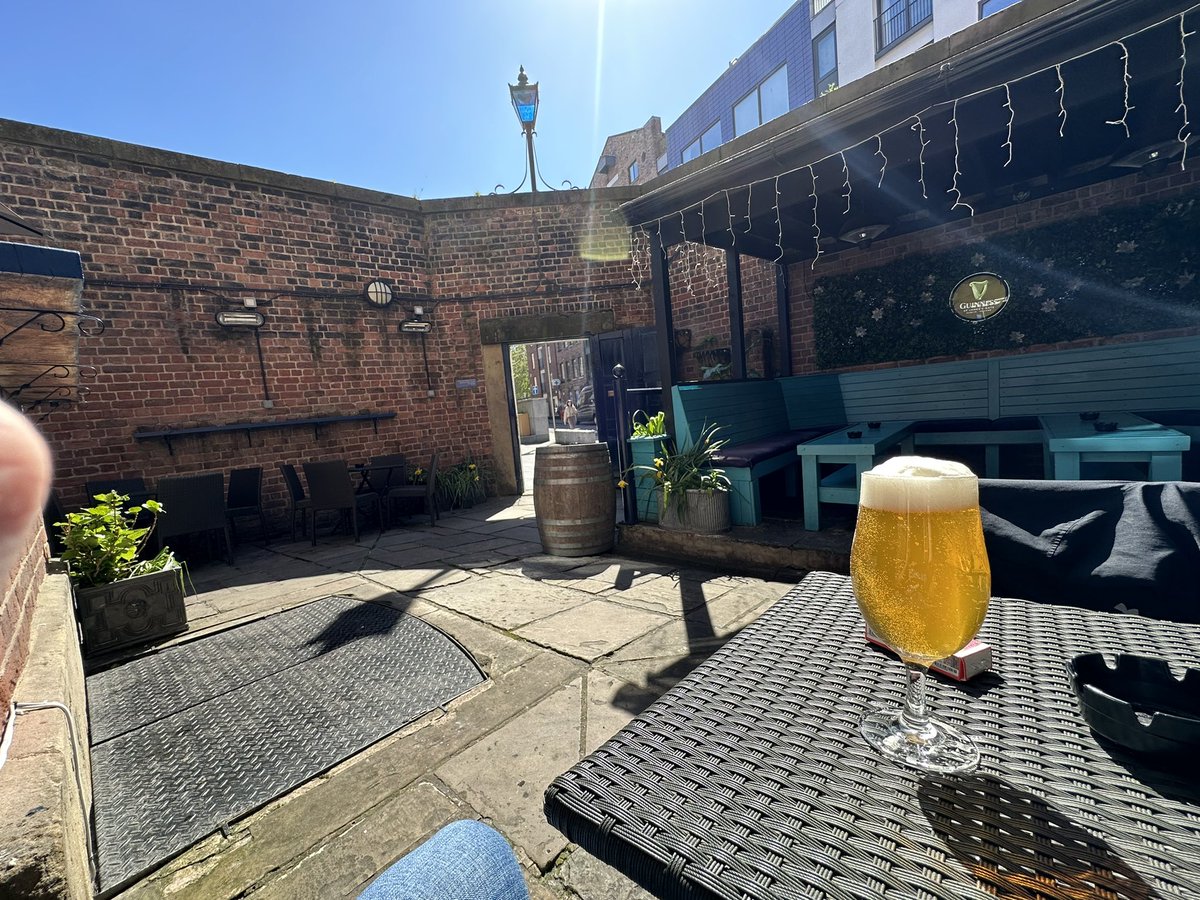 MattyEdwardss's tweet photo. Lovely day for a pint @The_Bridewell https://t.co/USbYPYQK31