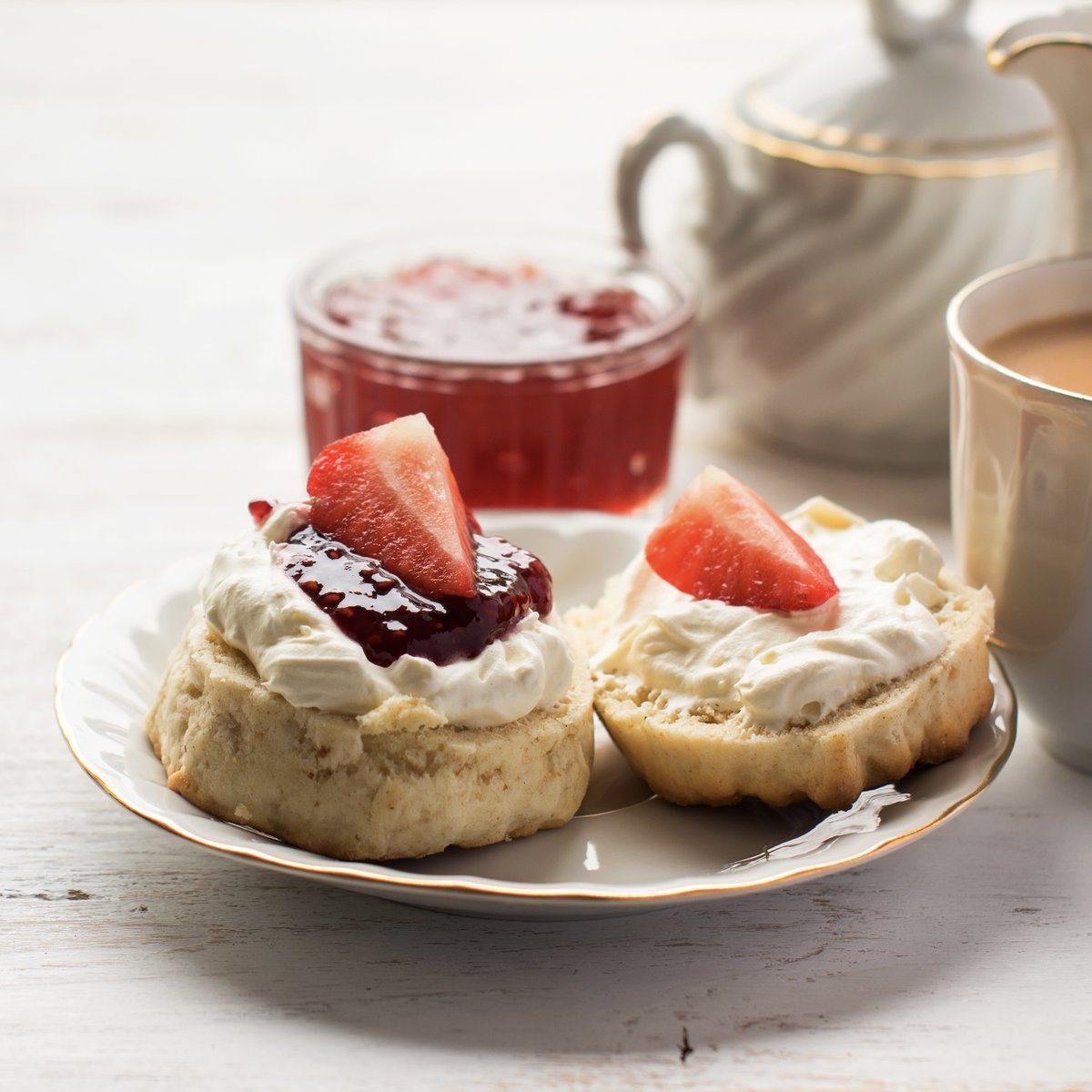 Cloisters_K's tweet photo. Have you tried our freshest scones made by our onsite pastry chef yet? 🍰

They can be perfectly paired with a cup of our premium coffee or tea 🫖

Visit us today!

#sussex #chichesterfoodie #newcafeintown #chichester #chichestercathedral #chichestercafe https://t.co/cxLjMsAQTw