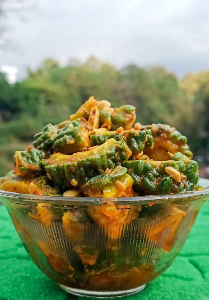MasalaMonk's tweet photo. #BackInStock
Karela or Bitter Melon or Bitter Gourd Pickle (Himalayan).

Pickle of Karela / Bitter Gourd or Melon grown in Himalayas, made using locally sourced ingredients and Cold Pressed Mustard Oil.

Shop here: https://t.co/qtEEay4xO6 https://t.co/hrjN0Bitxw