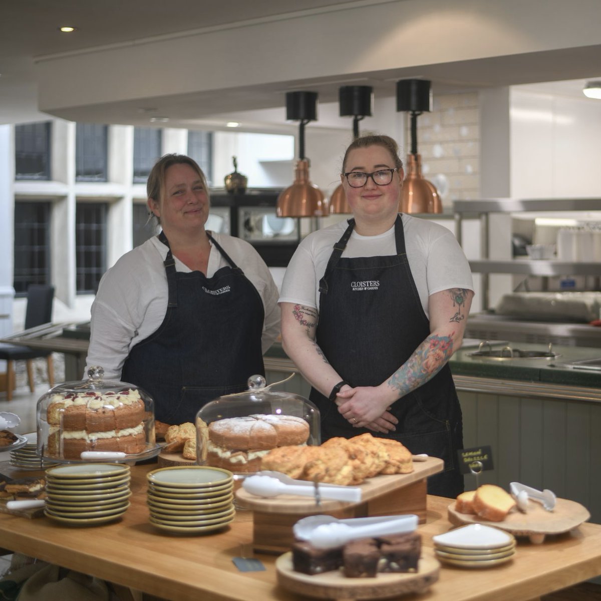 Cloisters_K's tweet photo. Our talented team led by Lorraine Sneller are cooking delicious fresh food on site daily including the fabulous cakes, pastry and desserts from our chef Georgina Bouchala!

#newcafe #sweettreats #afternoontea #chichester #chichestercathedral #chichestercafe https://t.co/lWCScQfFfk