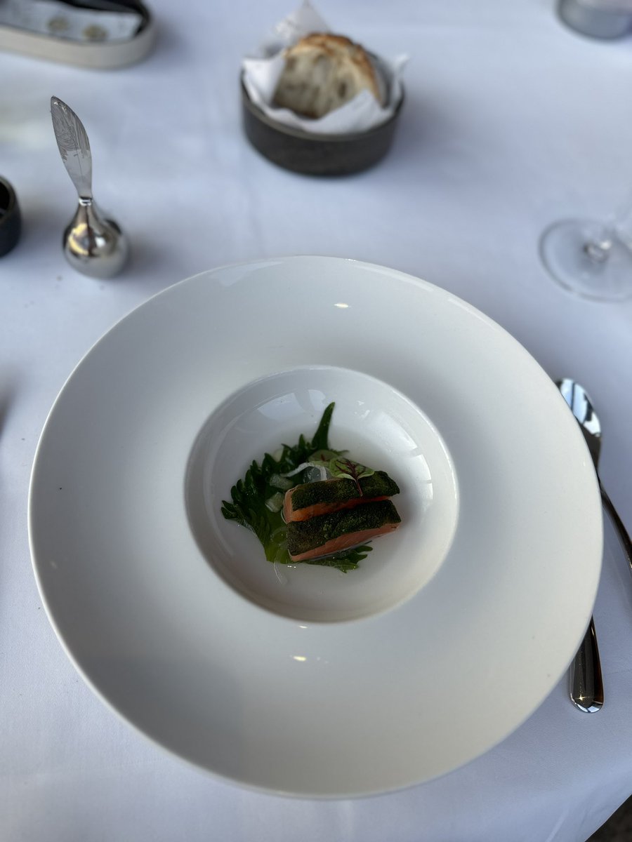 zanzaneet's tweet photo. A fancy dinner last weekend at #galvinatwindows. Spectacular views, good food and excellent company. Couldn’t have asked for more. #dayoutinlondon #resturantreview https://t.co/vQHqK2OBMa