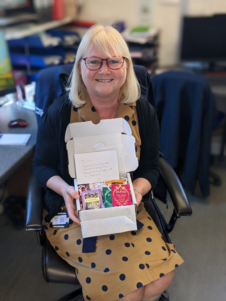 Susie was pleased to receive her gift for contributing to learning in the <a href="/CoMiTEDTrial/">CoMiTED Trial</a>. Thank you! <a href="/CambridgeEmerg1/">Cambridge Emergency Medicine Research</a> <a href="/SusieHardwick5/">Susie Hardwick</a>