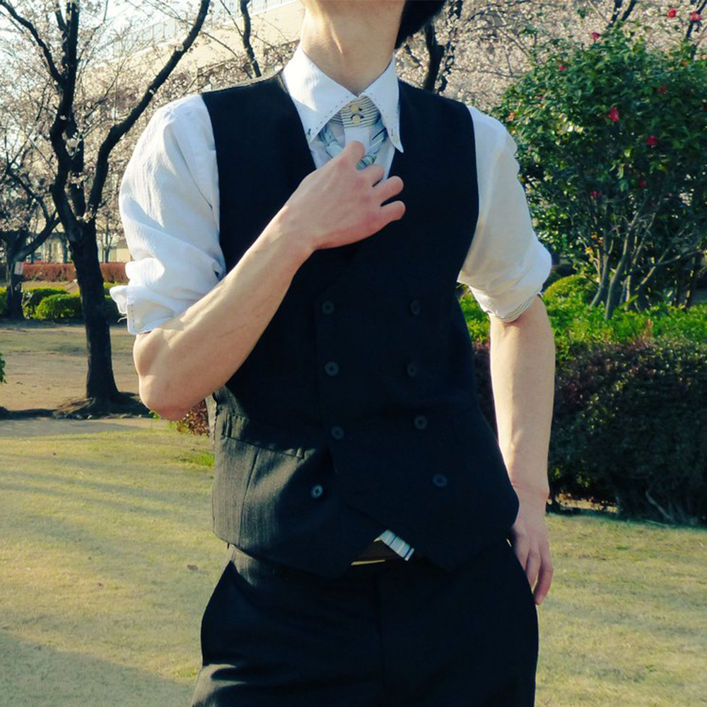 konomuraZ's tweet image. インスタ再掲第10弾。    
スーツで腕まくり。    

#そうだスーツ着よう 
#drawingreference