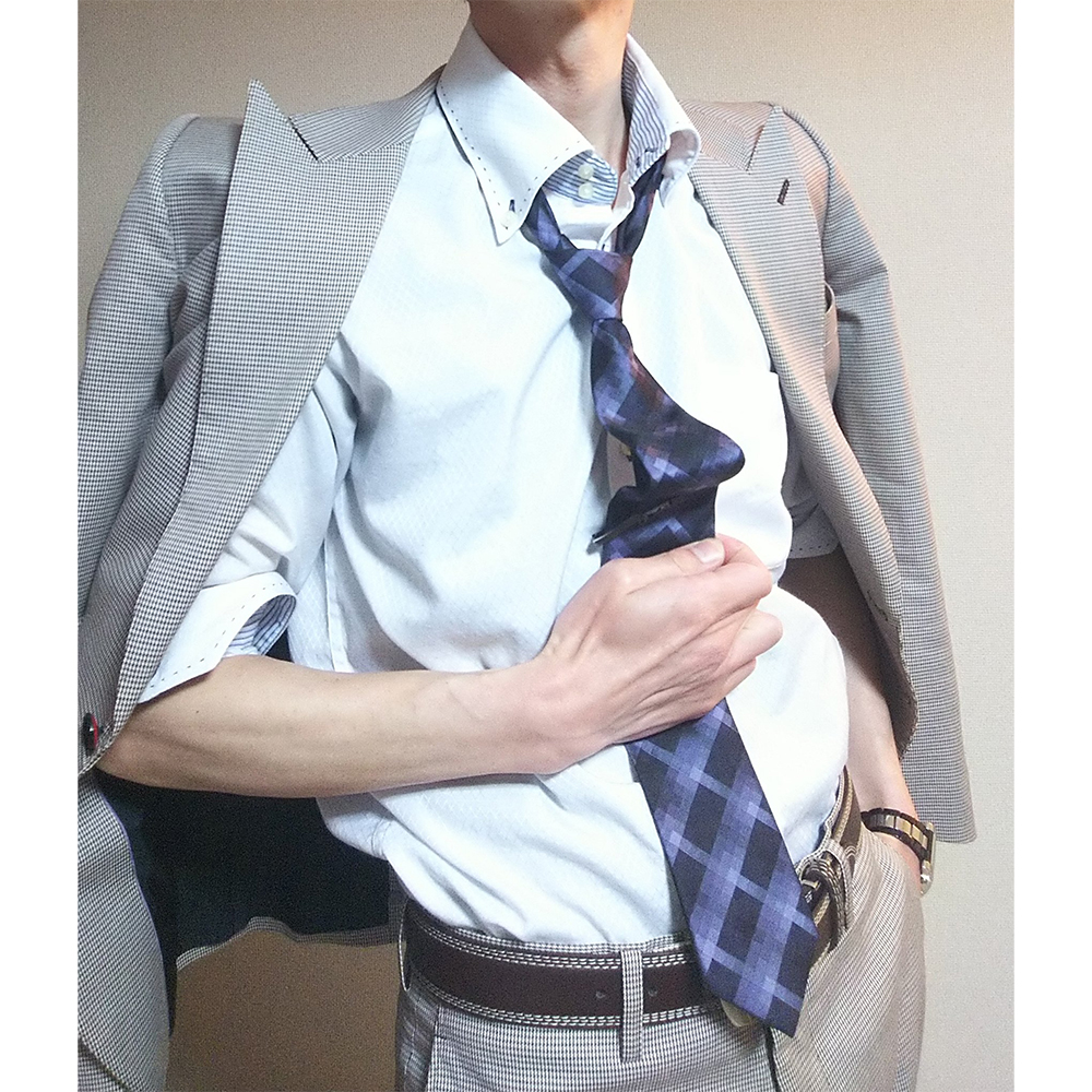 konomuraZ's tweet image. インスタ再掲第10弾。    
スーツで腕まくり。    

#そうだスーツ着よう 
#drawingreference