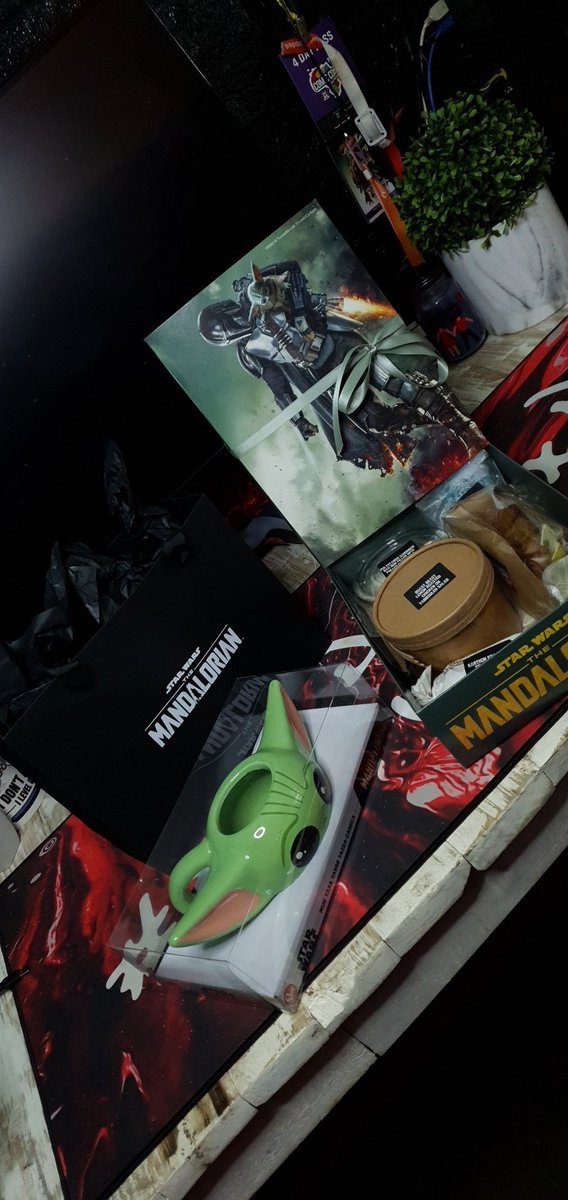 B0x139's tweet photo. This was just an absolute blast and OMG !! the screening was amazing 

Do you watch The Mandalorian ?? 

Massive shoutout to 
@disneyplusza @TheTiltEffect for putting this together and for inviting us to the event 

 #themandalorianza #vlog #dayinnthelife #streamer #box13 https://t.co/CFObJlQl9J