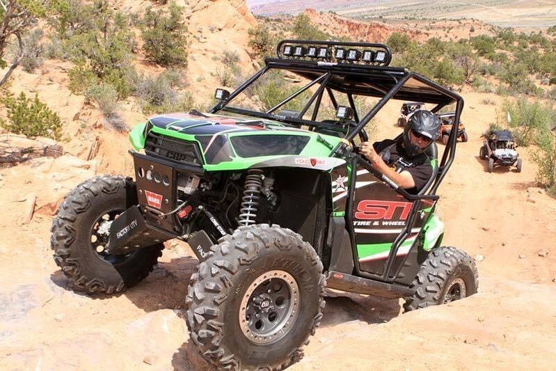 UTVGuide's tweet image. #ThrowbackThursday to Moab for Rally on the Rocks with one of our favorite @kawasakiusa Teryx builds.
@fox @lonestarracing1 @stipowersports @factory_utv @rigidindustries @warnindustries @prpseats @bobroggy 
#moab #behindtherocks #kawasakiteryx instagr.am/p/CrQbnBsLjDu/