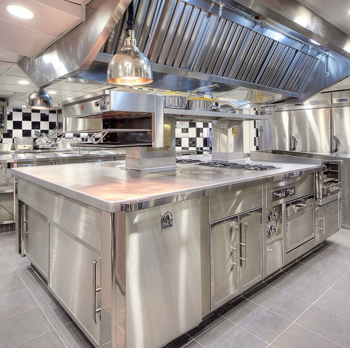 ¡Pon en marcha tu cocina industrial con la mejor equipación!🔥

➡️En #DemingoEquipamientos somos especialistas y creamos proyectos personalizados en base a las necesidades de cada profesional, asesorándolo en cada momento. 

👉 Inicia tu proyecto con nosotros. 📞987 11 17 87.