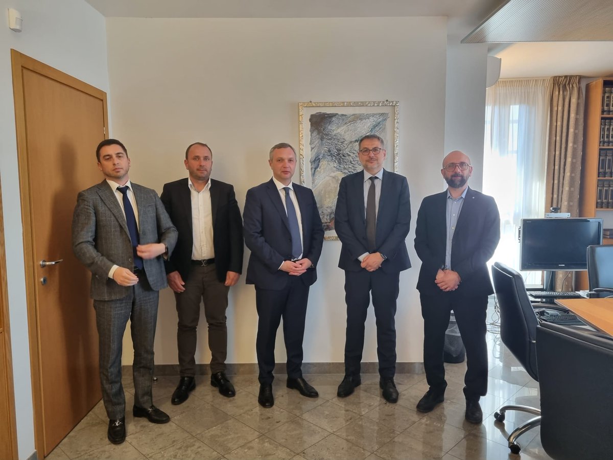 LegacoopN's tweet photo. 🇺🇦🇮🇹#Ucraina

Incontro tra #Legacoop e l'ambasciatore in Italia @melnyk_yaroslav 
🤝Costruire collaborazione tra imprese ucraine e cooperative italiane per la ricostruzione
👉https://t.co/gvNplFYJW9
@UKRinIT @SGamberini @a_laguardia @LegacoopPeS  @Halieus_ @ItalyMFA @ZelenskyyUa https://t.co/hZE9JI3GRm