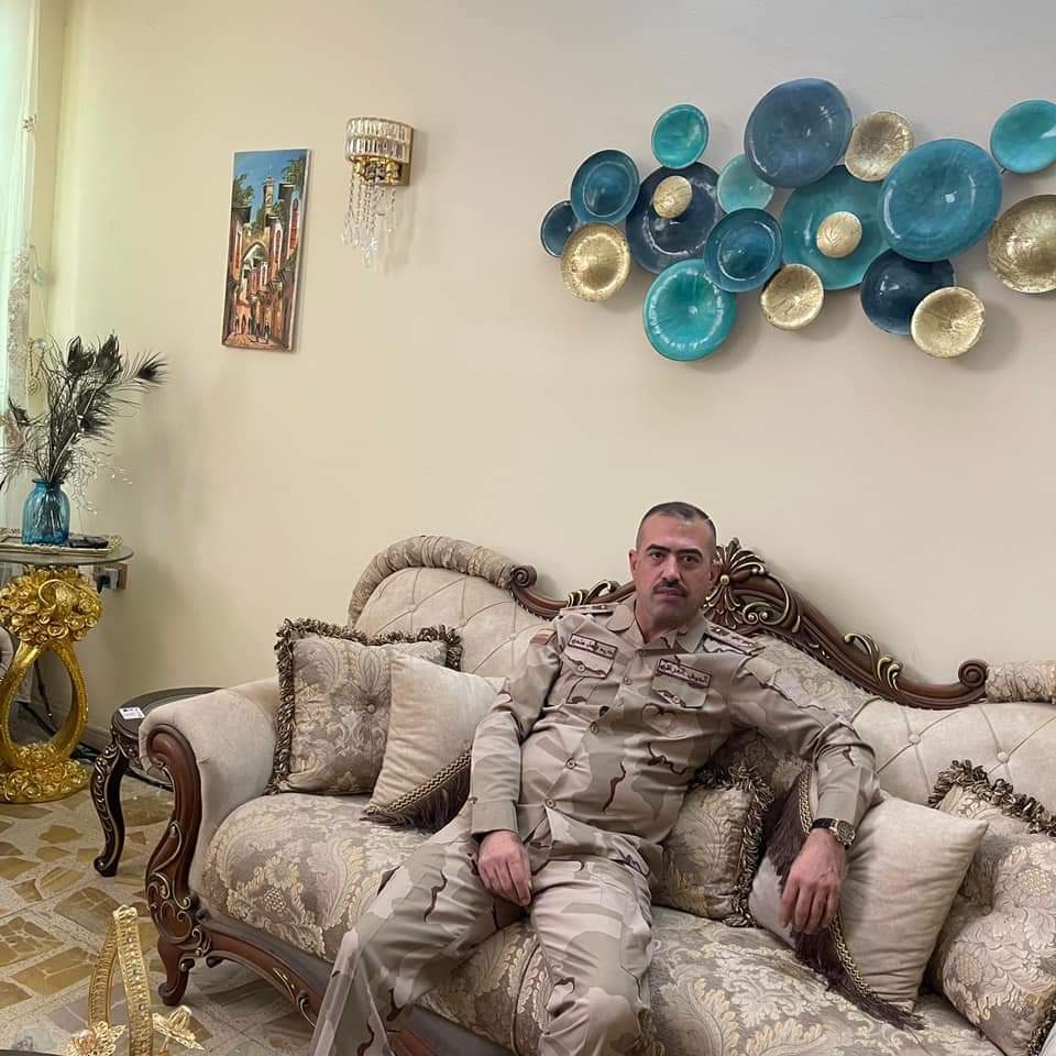 AbdulbasitJasim's tweet photo. إذا انت ضابط المفروض تحترم القانون أما تستغل نفوذك في السلطة هذا الشيء معيب من خلال ملاحظتي للوضع تبين أن أغلب المستهترين غير ملتزمين بالقانون هم ابناء المسؤولين والحاشية التي تحيط بهم فضلاً عن الضباط الاشاوس وهذا خير دليل https://t.co/Maq5gD9CIG