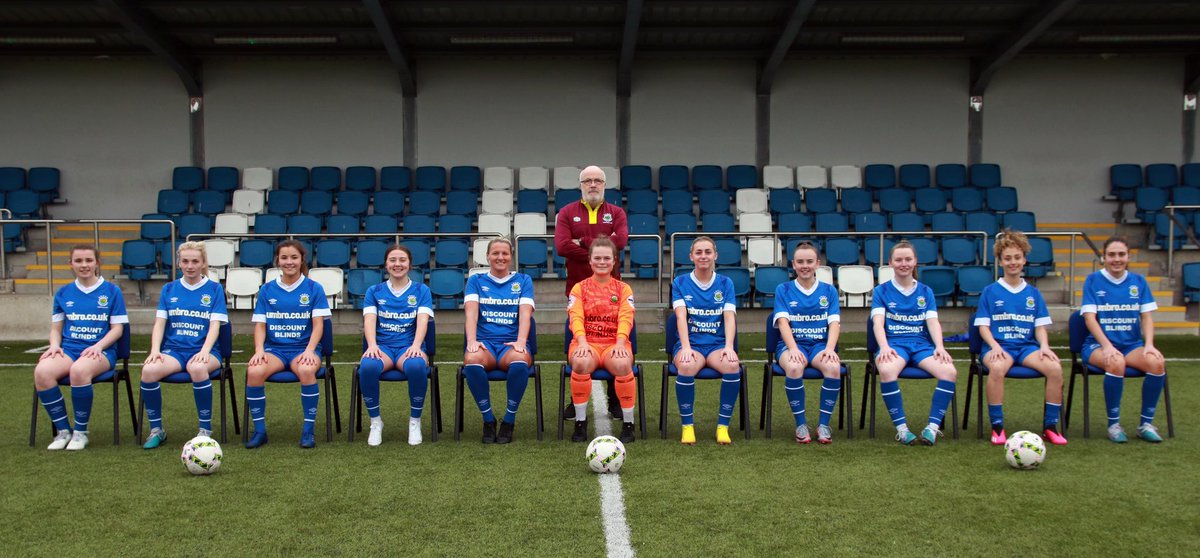 LinfieldFCWomen's tweet photo. 𝗚𝗢𝗜𝗡𝗚 𝗣𝗥𝗢 ✍️

We are delighted to announce that 1️⃣1️⃣ of our first team squad will be signing professional contracts ahead of the 2023 Sports Direct NIFL Women's Premiership campaign 🔵💪

➡️ https://t.co/sKPcXE89XZ

#COYB #AFJ https://t.co/j6esWGNhBJ