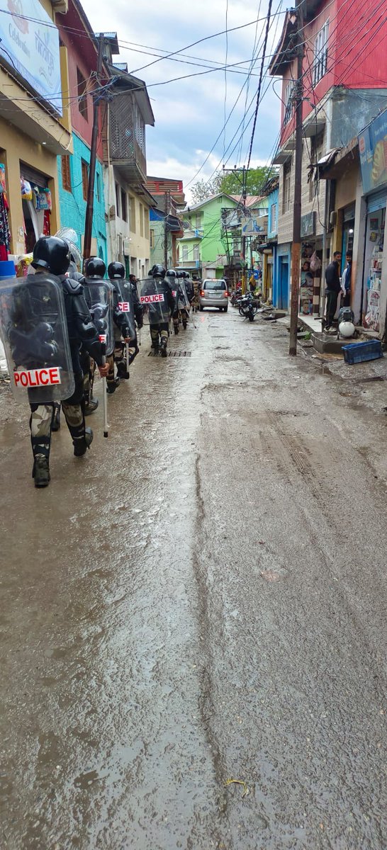 Ajay36471557's tweet image. To maintain the safety and security during the upcoming festival, #CISF along with CRPF &amp;amp;  J&amp;amp;K Police carried out extensive area domination through flag march at different locations @  Jammu and Kashmir.
#PROTECTIONandSECURITY