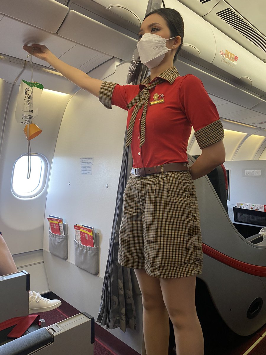How adorable are these <a href="/VietjetairCom/">Vietjetair.com</a> flight attendant shorts though??