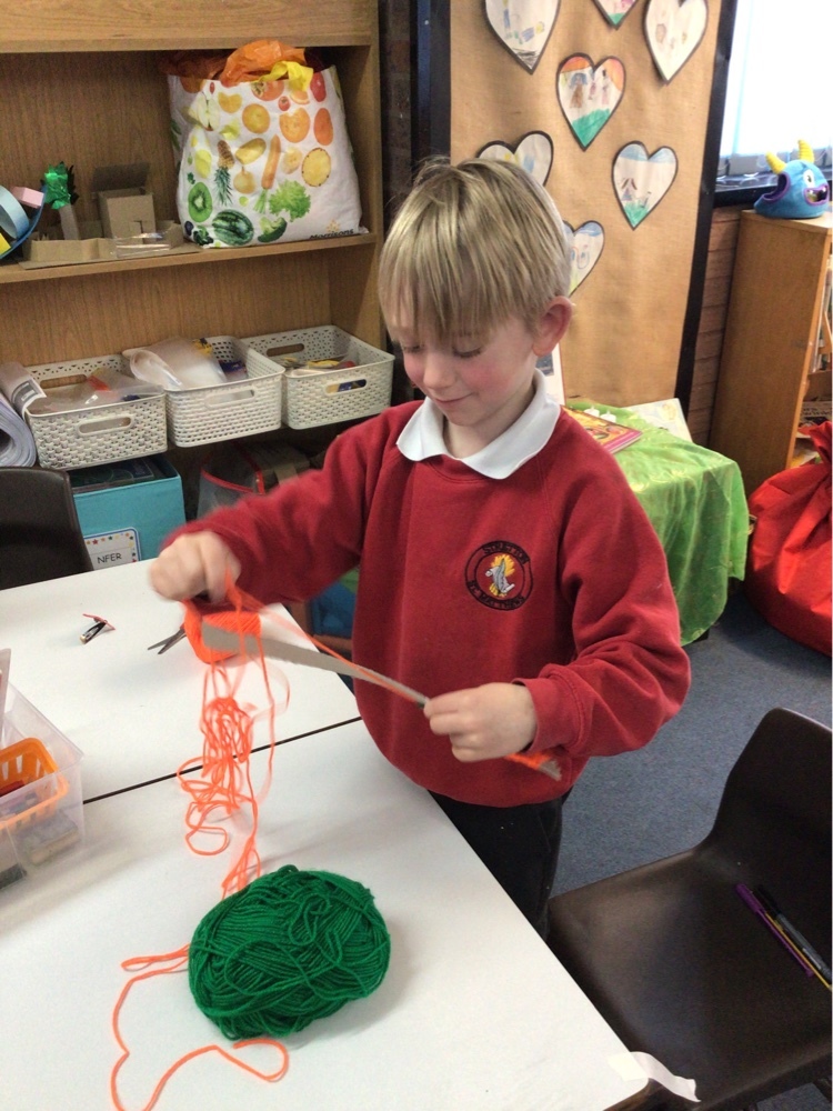 StrettonStMatts's tweet photo. Class 1 embarked on their new art topic by working on their wool wrapping skills! #ssm #ssmart https://t.co/UNGax4CXvd