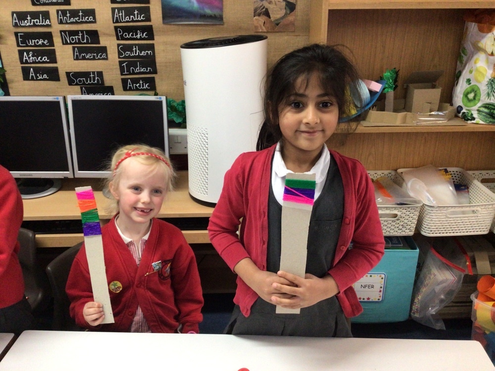 StrettonStMatts's tweet photo. Class 1 embarked on their new art topic by working on their wool wrapping skills! #ssm #ssmart https://t.co/UNGax4CXvd