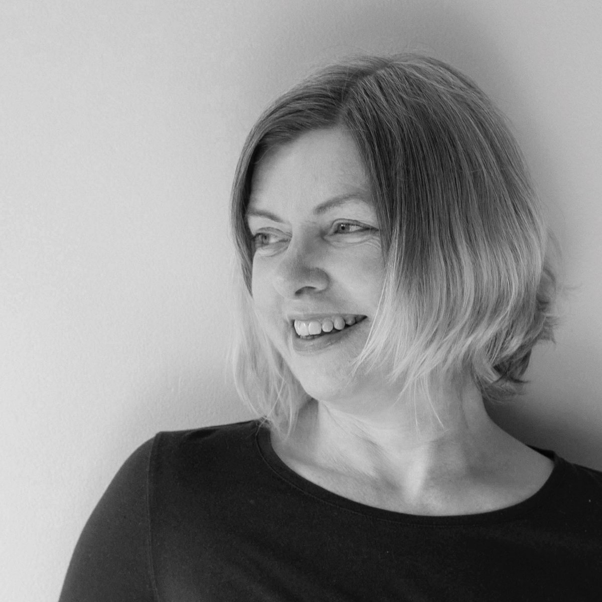 NEW: We are offering two new online fiction workshops as part of our 2023 summer school programme. Both are aimed at writers just starting out.
July 3–7 with Danielle McLaughlin (afternoons)
July 10–14 with Maame Blue (mornings)
Applications close May 3. 
stingingfly.org/entry-level-fi…