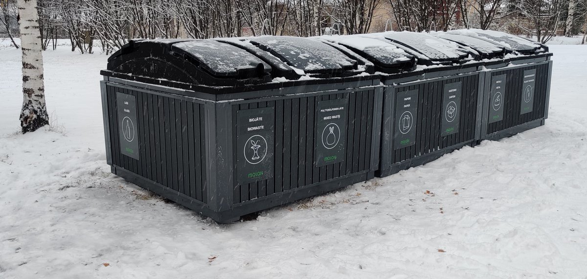 Lapissa on hiihtokelit parhaimmillaan, mutta kesän Molok-asennuksia aikataulutetaan jo ⛷️ 👷 Käy jututtamassa Heli Rapakkoa Rovaniemen Rakentaja-messuilla 22.-23.4. os. 117 ja hyödynnä asiantuntija-apu ♻️ Kuvassa yksi uusista Molok-pisteistä Rovaniemellä. #Molok #Rovaniemi