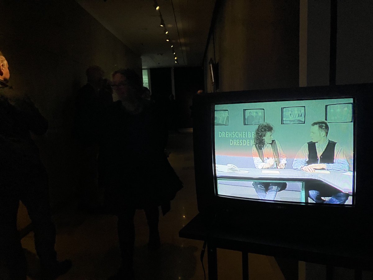 Betzebauer's tweet photo. Gestern zur Ausstellungseröffnung "Der bewahrte Blick" an der @SLUBdresden. Absolut sehenswert! 

Mehr zur Ausstellung und Zugang zum ausführlichen Onlinekatalog:
https://t.co/N5uyt9Jg3R

#culturalheritage #kulturerbe #filmerbe #averbe https://t.co/ufiRprp1GL
