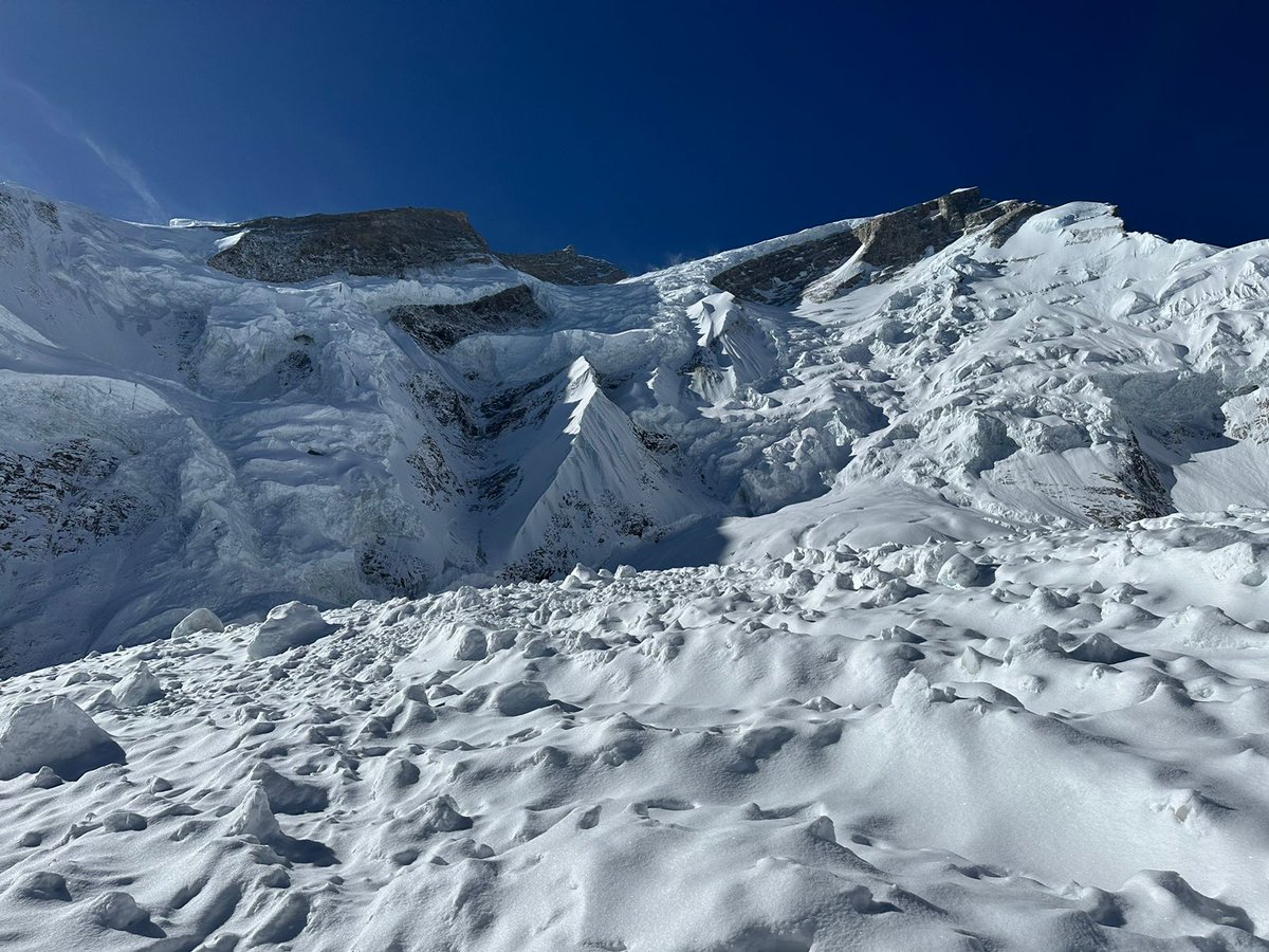 The team operated in quickly worsening weather, at one of the most dangerous spots of the mountain, with frequent avalanches.