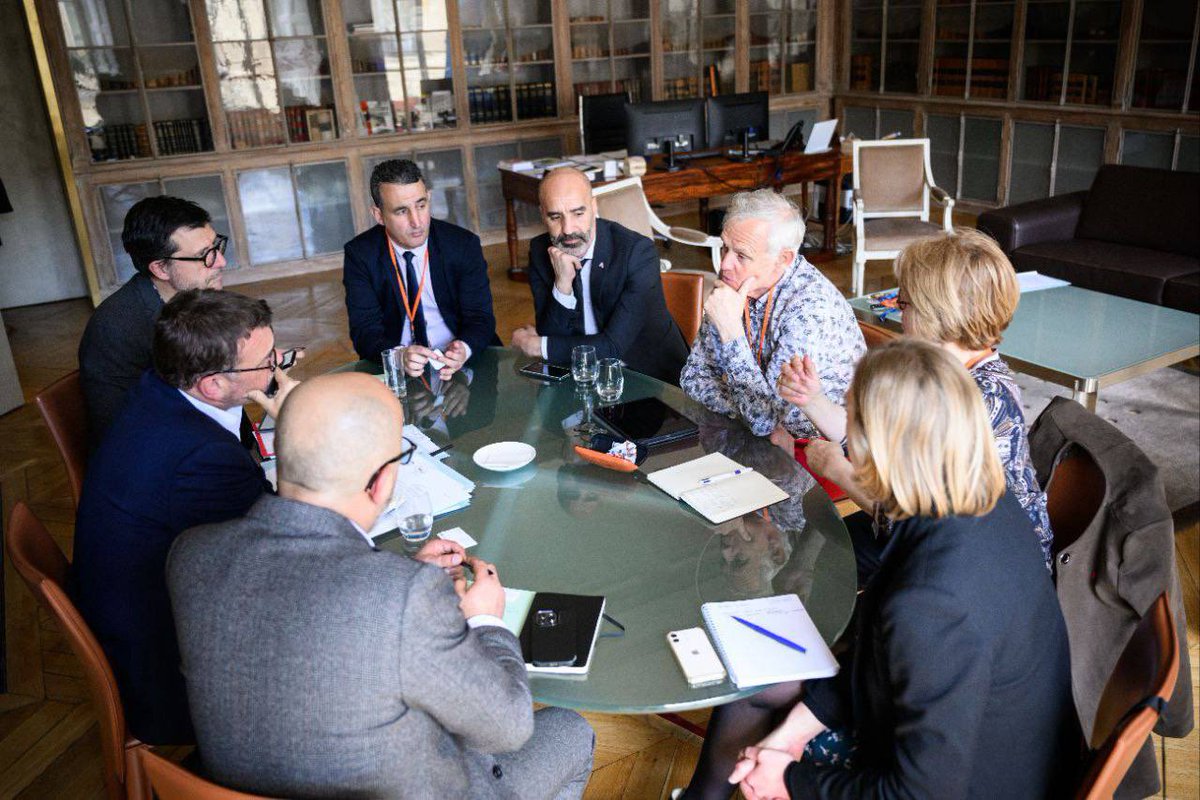 OlivierKlein93's tweet photo. 👥 Riches échanges avec @villeetbanlieue, association indispensable à la vitalité des quartiers populaires.

Pas de politique de la ville possible sans l’engagement des maires.

🙏 Merci pour votre travail. Au cœur de nos préoccupations : mieux vivre partout dans nos territoires. https://t.co/br2yc9m4Yo