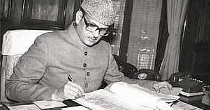 Profdilipmandal's tweet photo. यूपी के नेताओं के लिए कितने शर्म की बात है कि सामाजिक न्याय के मसीहा महामानव वीपी सिंह की पहली विशाल मूर्ति माननीय @mkstalin लगवा रहे हैं जबकि वीपी सिंह यूपी के थे। इसलिए स्टैलिन मोदी लहर में भी सत्ता में हैं। https://t.co/qsWW7YRgHY