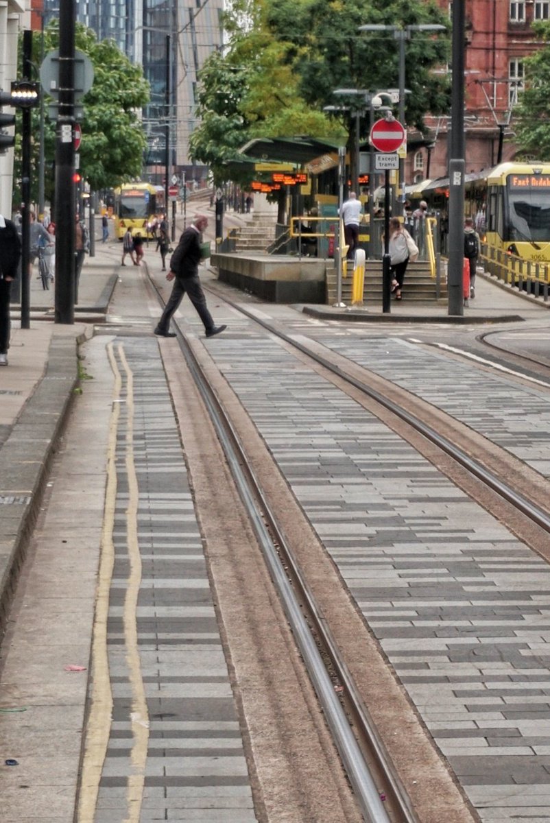 Planetphil168's tweet image. Lots of parallels
#tramlines #parallellines #streetphoto #streetphotography #tram #Citycentre #sonya6300