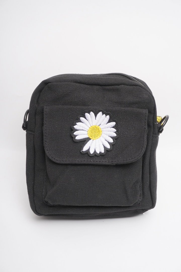 SHANG554's tweet photo. Name: Kids Cross Bag
Material: Canvas
Size: L;8W;7
Detail: Crossbody Bag Canvas All-match Shoulder Phone Sling Bag
It Can Hold Small items such as Mobile Phones, Tissues and Cosmetics.
The shoulder strap can be detached and adjusted
Retail Price: 1090 https://t.co/gkilGqLTJ9