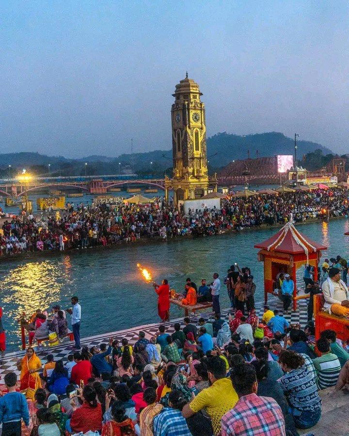 Haridwar Where every corner is filled with Bhakti and Devotion 🚩🚩

#HarHarGange 🙏🏻
#Gangaaarti 🌺