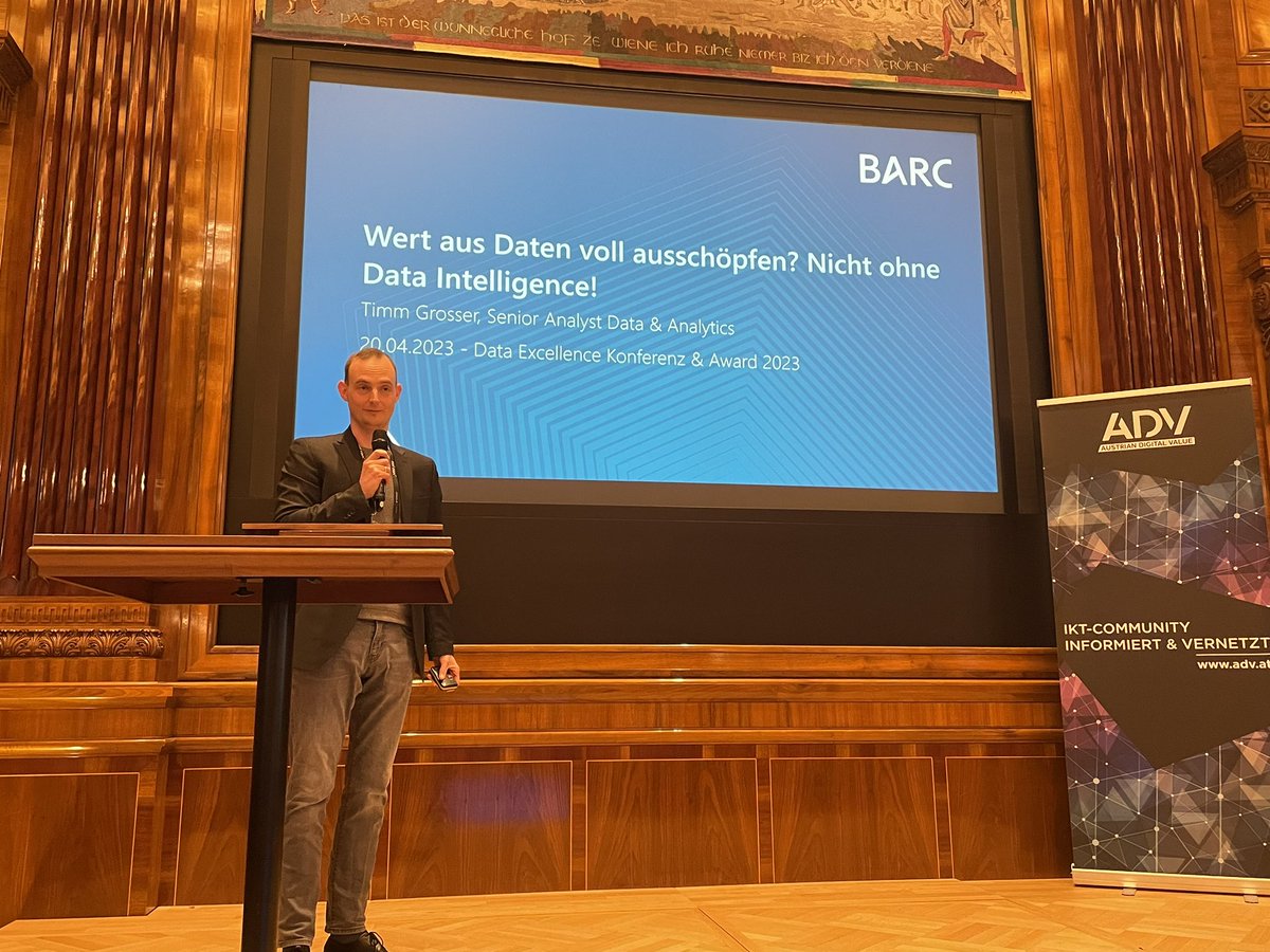 BrigitteLutz's tweet photo. Aus Daten Wert holen! … das ist Tim Grosser #BARC sehr wichtig. Keynote unserer Konferenz #ADVDataExcellence @ADV_ITCommunity https://t.co/Par0zECu8R