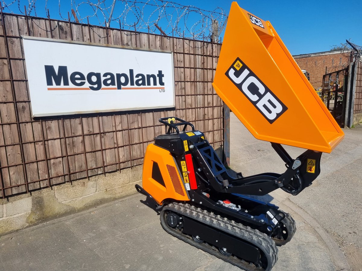 petes2020's tweet photo. Thankyou Megaplant for the order. HTD5 ready for work at this local company offering Plant Hire in Hull and surrounding areas.
HTD5 Dumpster info
https://t.co/xzI997GGBd
π 07920 084633
π§ peter.smith@tchjcb.com
#tchjcb #jcb #dumpster https://t.co/6OotG0pcjX