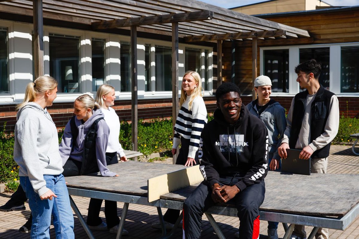 Vill du också vara en del av Grillskafamiljen? Kom på öppet hus idag kl 17-19 så får du mer info om vår skola, våra program och våra träningsprofiler. Välkommen😀💙 #gymnasieval #öppethus #denlillaskolanmeddetstorahjärtat #detärvisomärgrillska #grillskafamiljen