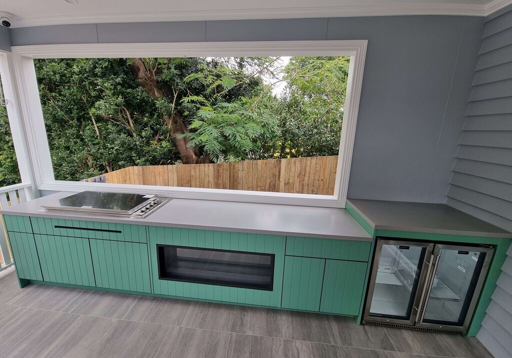 Looking for a pop of colour to bring your Alfresco Kitchen to life? V Groove is all the rage at the moment and this painted PVC really makes this Brisbane outdoor space sing 🎶
#colour #kitchen #outdoor #alfresco instagr.am/p/CrP56E_saw4/