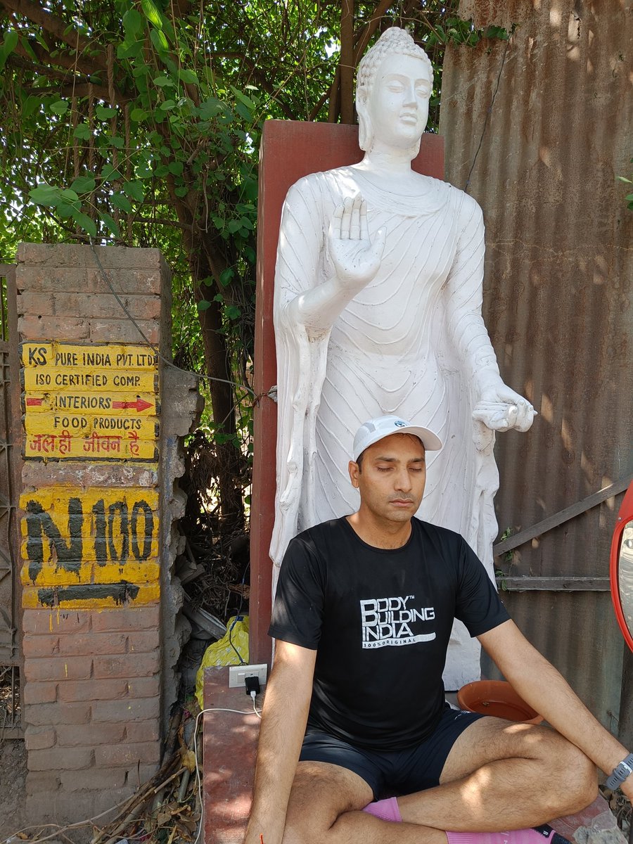 सत्य कहो स्पष्ट कहो,
कहो न सुंदर झूठ..
चाहे कोई खुश रहे
चाहे जाए रूठ.. 
Easy morning walk after night duty and before start of another busy day.  strava.app.link/AmCLNi8U8yb