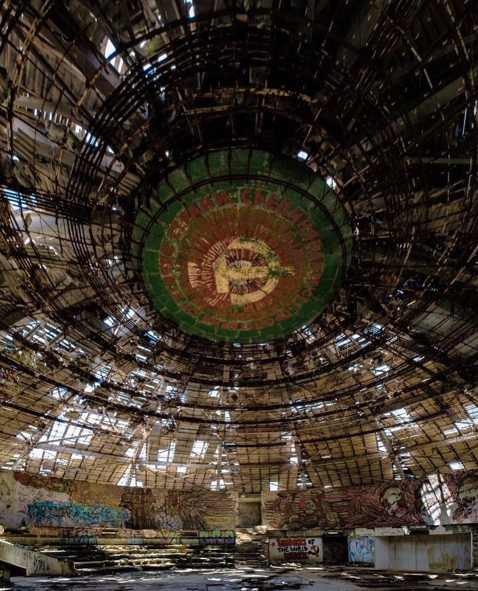 The former Memorial House of the Bulgarian Communist Party, (Buzludzha Monument),
Shipka Pass, Bulgaria,
built in 1981.
Architect Georgi Stoilov
© B.A.C.U.