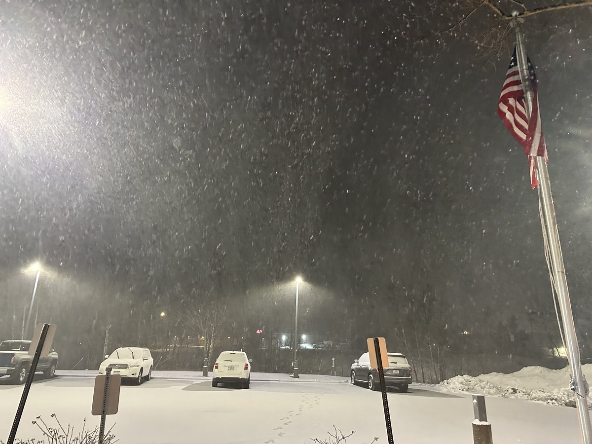 2:30 AM Update: An additional 0.4" of snow has fallen, bringing the storm total to 0.7" and the seasonal total to 135.8". This officially sets 2022-2023 as the snowiest winter season on record at Duluth, MN, breaking the old record of 135.4" set in 1995-1996. #mnwx