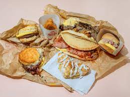 ethonce's tweet photo. Arby’s Breakfast Menu
https://t.co/jzTnC2uPDb
Are you tired of the same old breakfast options? Look no further than Arby’s breakfast menu. With a variety of mouth-watering options, Arby’s is the perfect place to start your day.
#ethonce.com #breakfast  #sandwiches https://t.co/63O57hnAmK