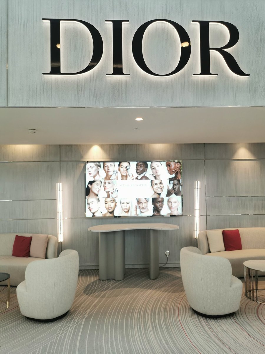 ONLYYOUCONSEIL's tweet photo. Dans le cadre d'une action menée par la RSE de Dior Couture, je suis ravie d'être intervenue sur la valorisation de l'image professionnelle. #inclusion #insertionprofessionnelle #rse https://t.co/ibStEbQzUC