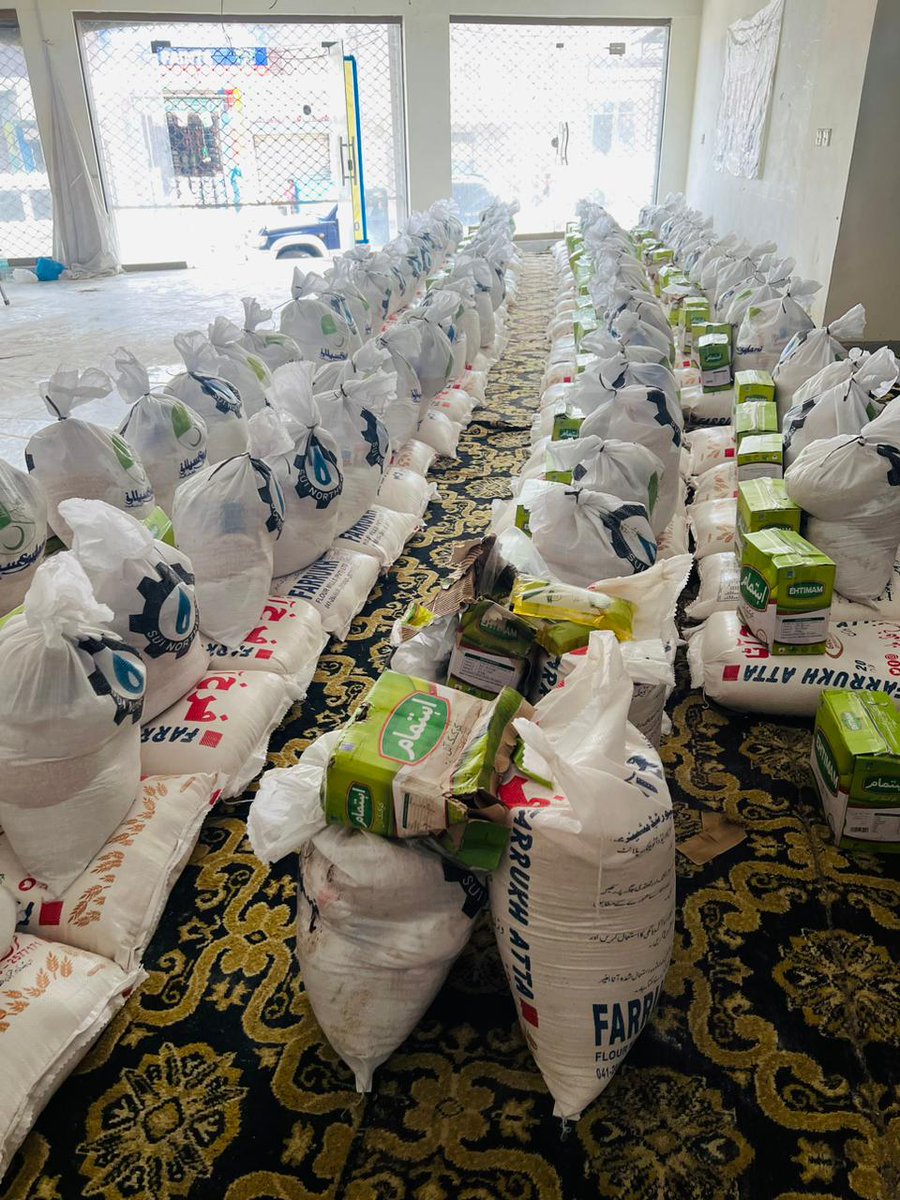 SNGPLofficial's tweet photo. 1/2 سوئی ناردرن سی ایس آر پروگرام کے تحت الخدمت فاؤنڈیشن ,سیلانی ویلفیئر اور اخوت فاؤنڈیشن کے اشتراک سے مستحق خاندانوں میں راشن کی تقسیم جاری

- لاہور میں سیلانی ویلفیئر کے تعاون سے 200 راشن بیگز کی تقسیم۔

- بہاولپور میں الخدمت کے اشتراک سے 200 مستحق خاندانوں میں راشن کی تقسیم۔ https://t.co/kPlQsynWKq
