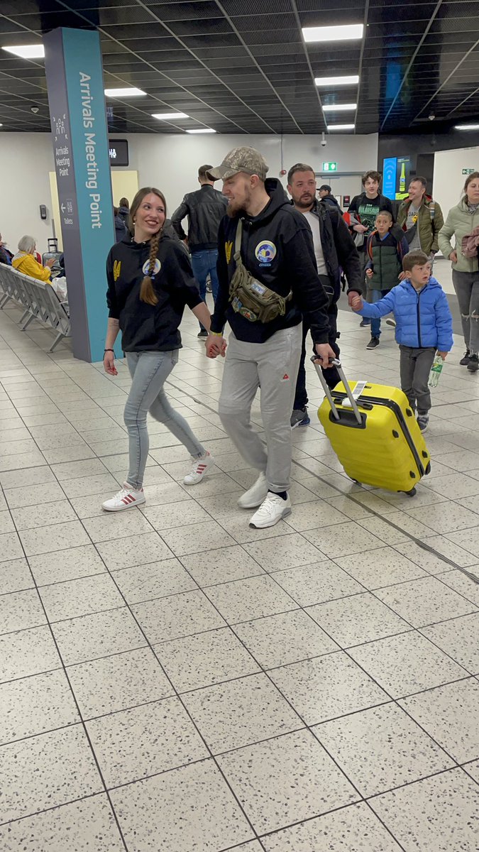 ctzn24's tweet photo. Here they are 🇬🇧🇺🇦 Roman has arrived to UK. Let’s Rock the streets of London this Sunday. 

Share the info about this historic event. 
Donate to help Ukrainian wounded servicemen #Ukraine #WeRunTogether #londonmarathon2023 

https://t.co/g04ayVwxo3 https://t.co/xB03WM67Fi