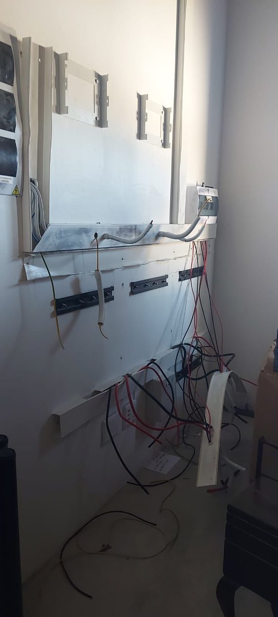 rcandy16's tweet photo. A friend in solar installations sent me this. 

Owners robbed at gun point. Apparently worth 400k - all gone. A clean job 🧹😔

Beware, and be safe. https://t.co/YJubBGCmFf