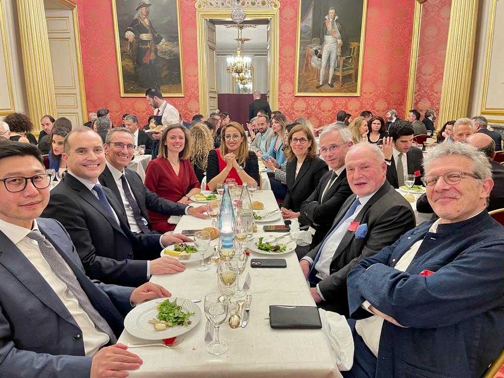 esa_alumni's tweet photo. Très beau diner au Sénat à Paris hier 19 avril avec nos alumni, amis et partenaires.
Cadre merveilleux, soirée inoubliable.
#ESABusinessSchoolAlumni #ESAAlumni #Sénat #Paris #Alumni https://t.co/8AdKBxDn15