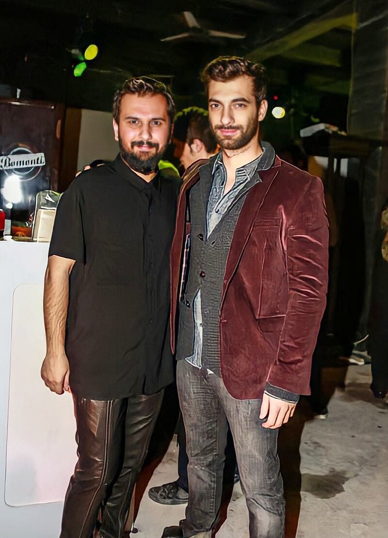 #ilkerkaleli | Eski / Yeni

ilker Kaleli ve merhum sanatçı " Aykut Cömert " 🖤