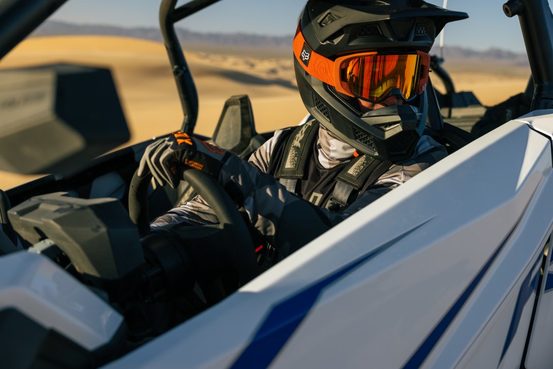 CoyoteMS's tweet photo. New Vue Drive Goggles from @foxracing provide exceptional peripheral vision and protection with TruLock™ system for quick lens replacement.
 #foxracing #CoyoteMotorsports https://t.co/WpBW2EtXll