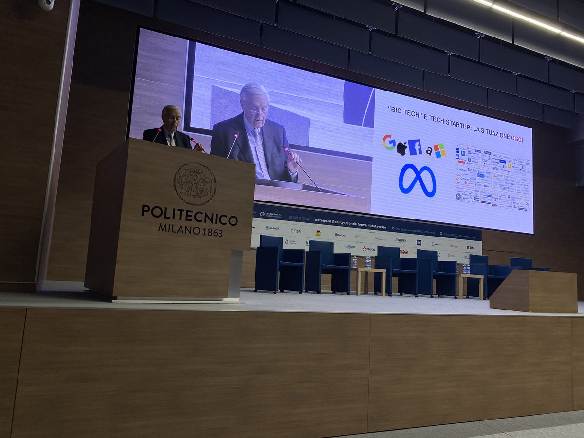 Osserv_Digital's tweet photo. .@umbertobertele mostra la situazione attuale delle #bigtech e tech #startup #ossram23 #metaverso #realtàaumentata https://t.co/fybkS6WWfT