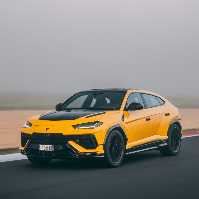 Lamborghini's tweet photo. 666 horsepower of sportiness and undeniable boldness. Always ready to be unleashed on any circuit and take you beyond the usual driving experience.​

#Lamborghini #UrusPerformante #ForBarRaisersOnly​

CO2 Emission and Fuel consumption combined: https://t.co/MLO6PI2B4Y