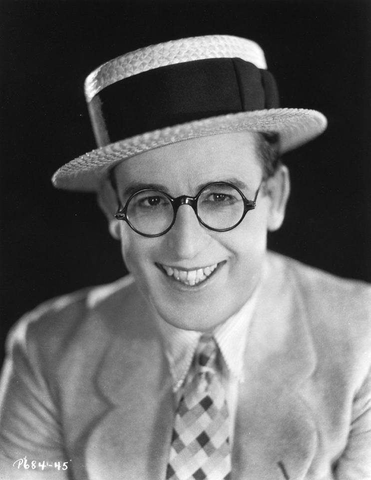 lecinemamuet's tweet photo. Né un 20 avril : Harold Lloyd (1893-1971), acteur américain. On parle souvent de Chaplin et Keaton pour évoquer les grands comiques du début du siècle, mais Harold Lloyd n'était certainement pas en reste, avec nombre de grandes comédies, notamment lors des années 20. https://t.co/kjnx8tWQJJ