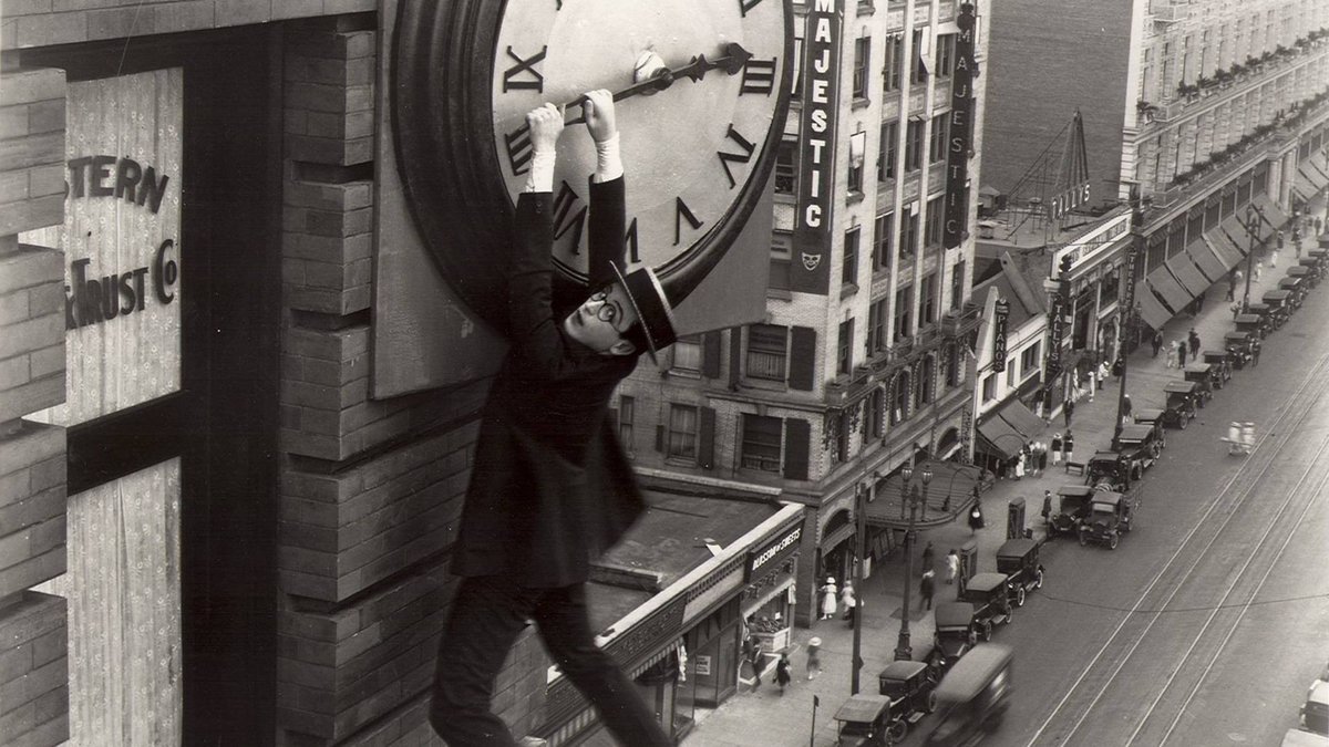 lecinemamuet's tweet photo. Né un 20 avril : Harold Lloyd (1893-1971), acteur américain. On parle souvent de Chaplin et Keaton pour évoquer les grands comiques du début du siècle, mais Harold Lloyd n'était certainement pas en reste, avec nombre de grandes comédies, notamment lors des années 20. https://t.co/kjnx8tWQJJ