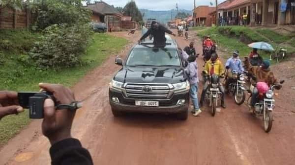Namutyaba1's tweet photo. Like father like son #Bus strategy has begun so early😏.Musevenism must end. Stop wasting tax payer's money.
#Kabale https://t.co/xqPnVHQ04s